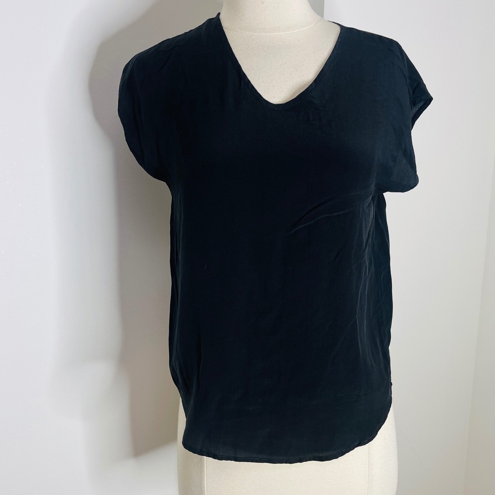 Black Silk V-Neck Cap Sleeve Blouse Minimalist Shell Top Size Small Vintage 90s